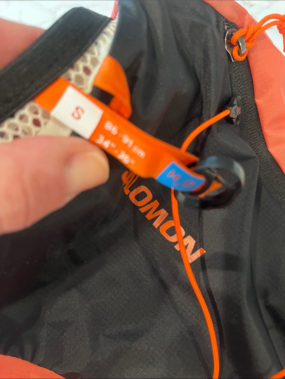 Salomon Black and Orange Hydration Vest small runners hikers - Picture 6 of 6